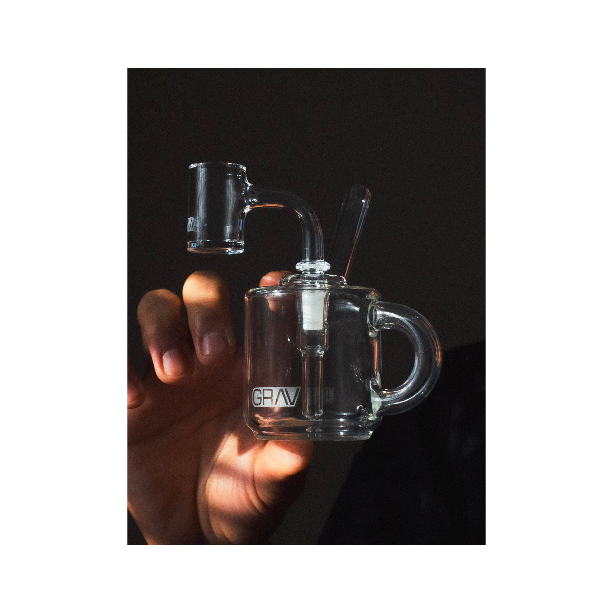 Der Grav Coffee Mug Bubbler in der Bong kolektion auf extraordinaryshit.com. eine premium cannabis zubehör bong aus Glas in Lichtblau von grav.