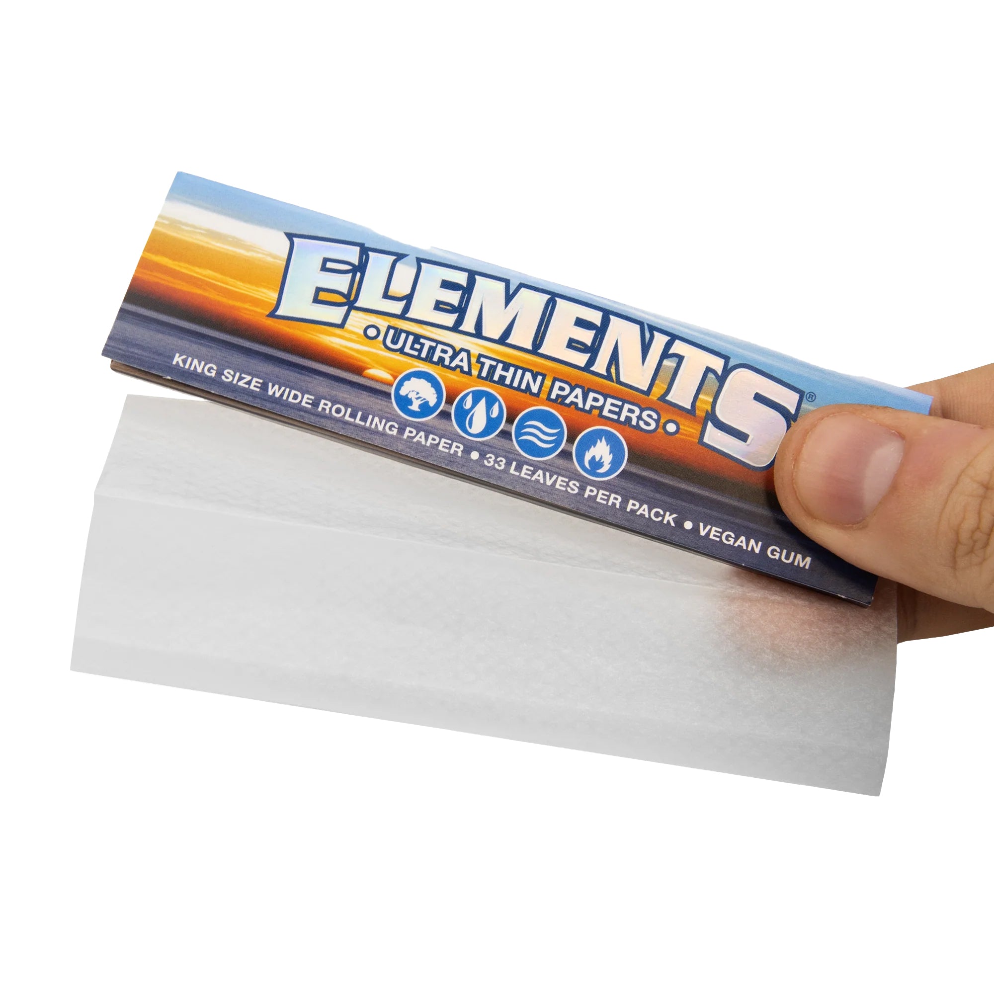 Elements Blue Papers King Size Slim mit Tips – Hand hält Packung, transparentes Paper sichtbar