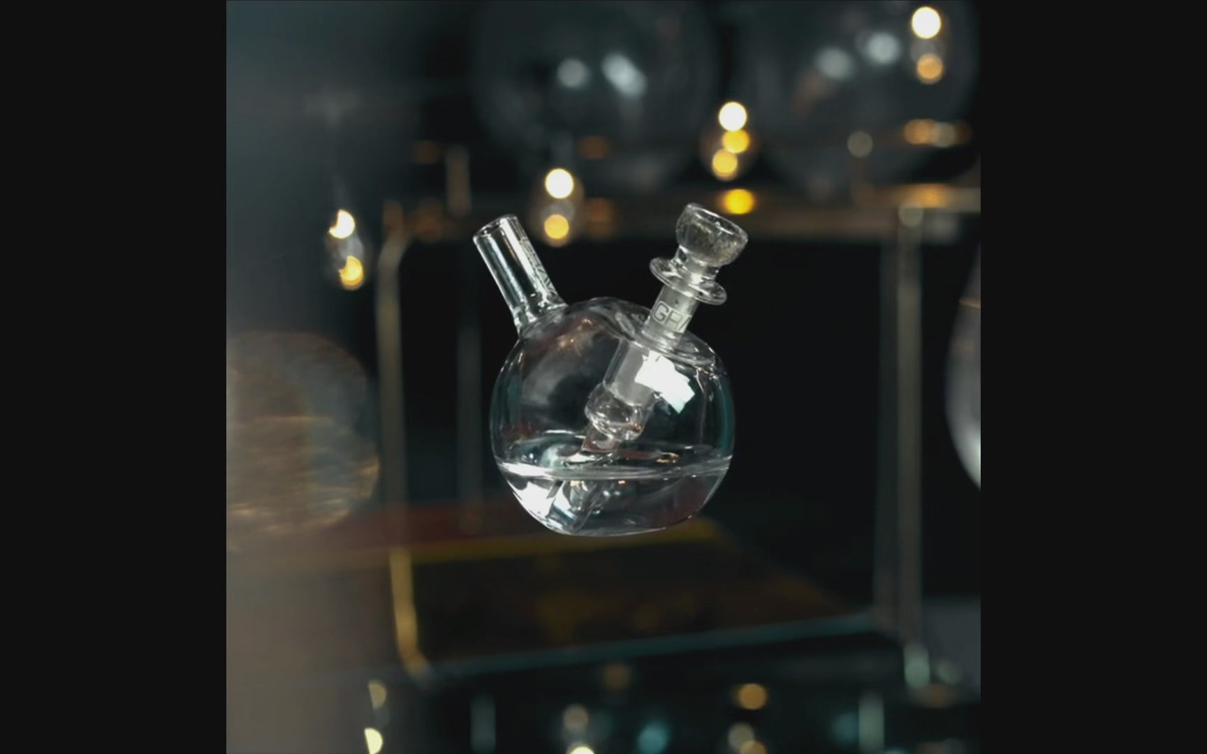 Der Grav Spherical Bubbler für unterwegs ist der kleinste Bubbler auf dem markt. Der bubbler für unterwegs von Grav zum rauchen von cannabis Kräutern.