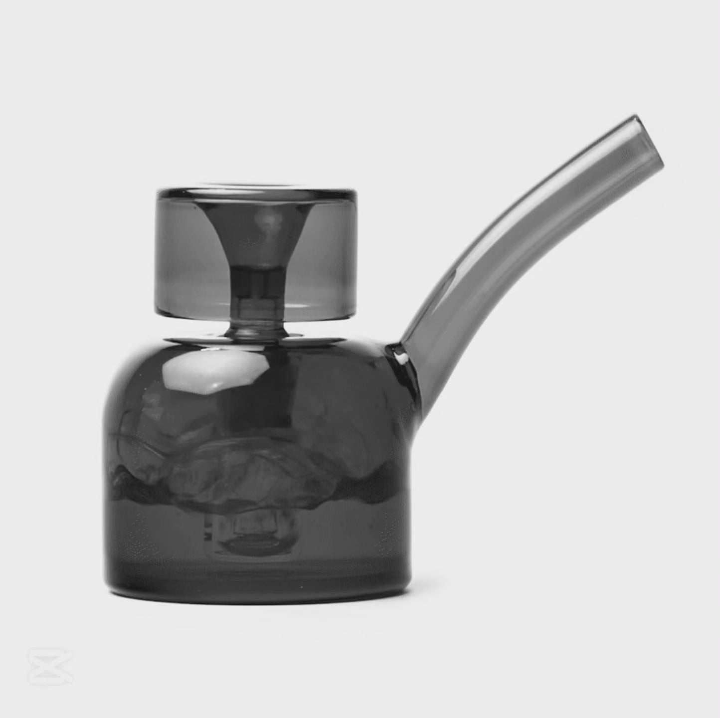 NWTN Vesper Bubbler. Der premium Bubbler aus hochwertigem Borosilikatglas und in 2 tollen Farbe. Das perfekte Glasrig für deine Kräuter und herbs von NWTN Home. Auch als Deco Bubbler erhältlich.
